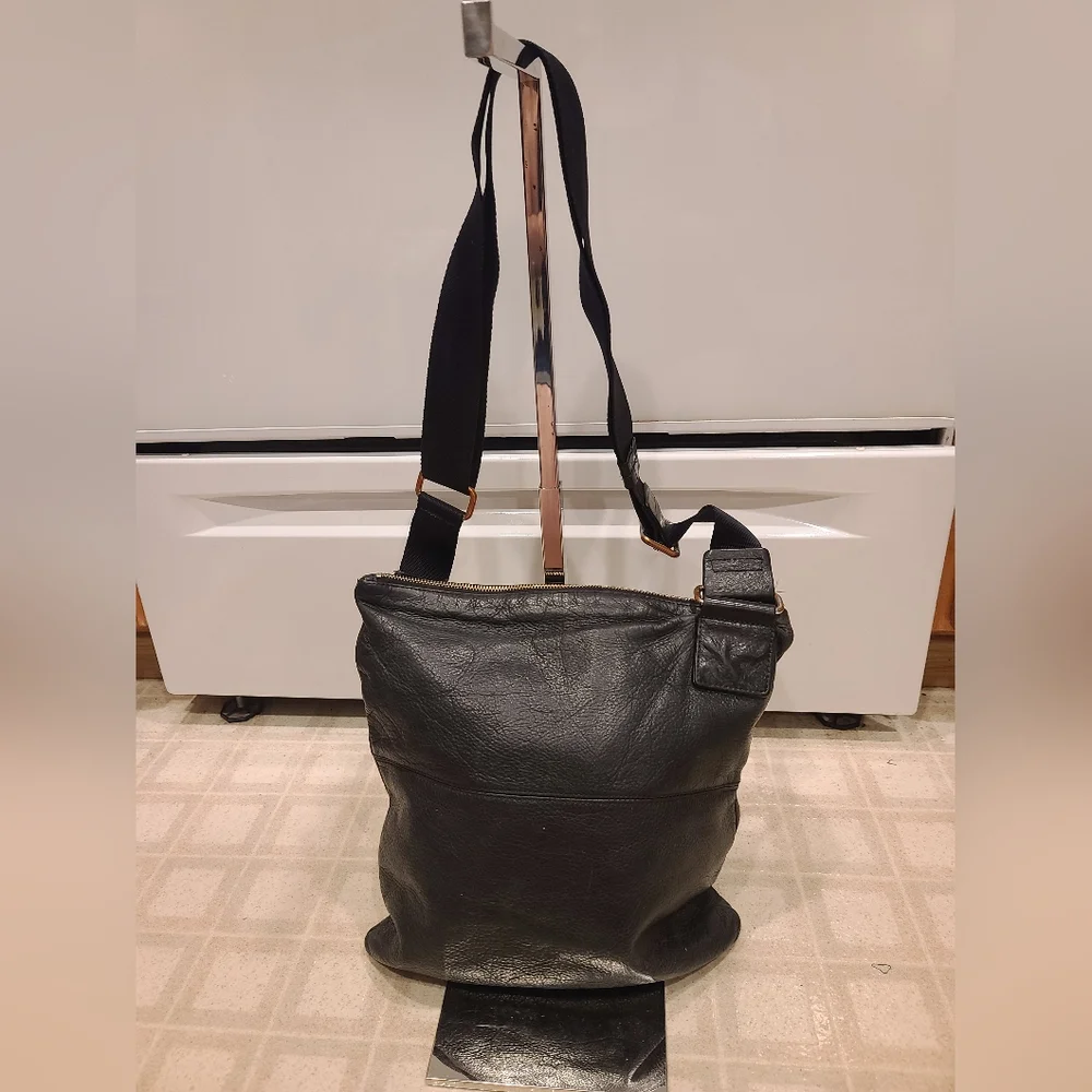 Margot Black Leather Triple Zip Compartment handbag Silver zip Pockets pebbled - Picture 6 of 8
